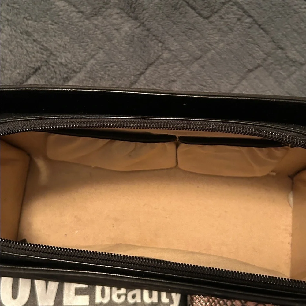 Bundle of medium Miche base bag, strap and four shells.